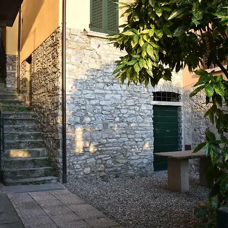 Sul Lago Fiumelatte Varenna
